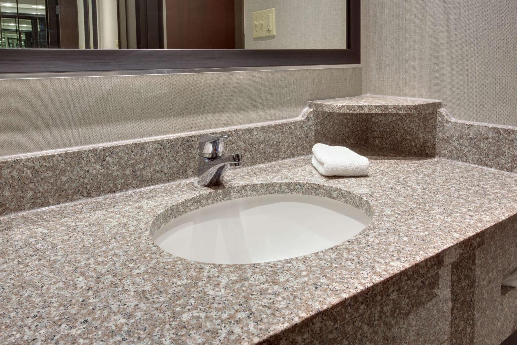 Drury Inn & Suites Louisville East Esterno foto