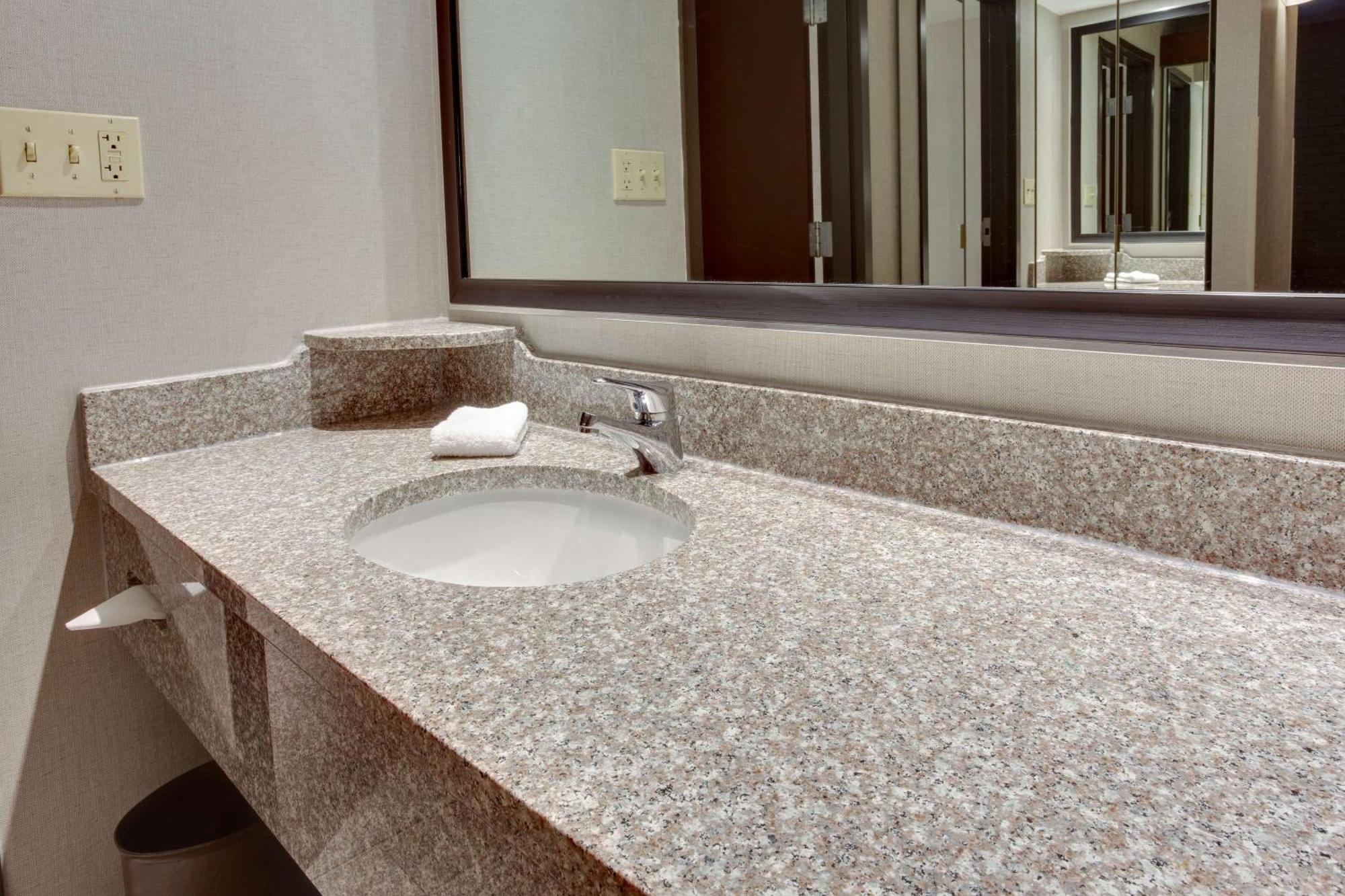 Drury Inn & Suites Louisville East Esterno foto